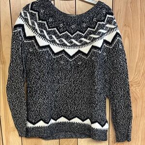 Old Navy Black and White Knit Sweater